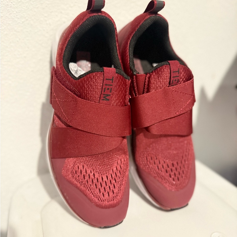 NEW Tiem spin Shoes - size 6